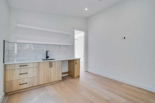 602 25 Avenue, Calgary, AB - Indoor Photo Showing Other Room