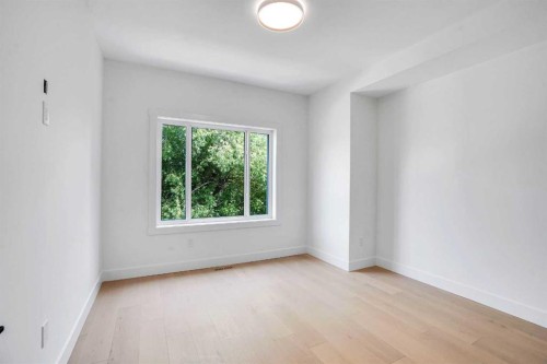 602 25 Avenue, Calgary, AB - Indoor Photo Showing Other Room