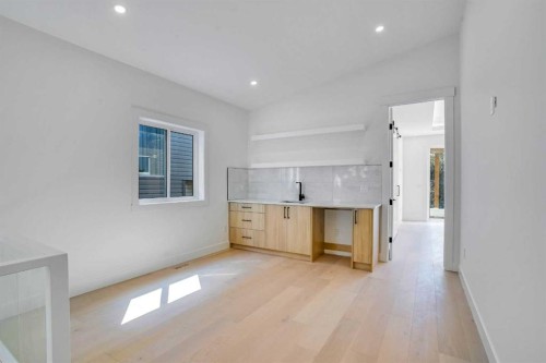 602 25 Avenue, Calgary, AB - Indoor Photo Showing Other Room