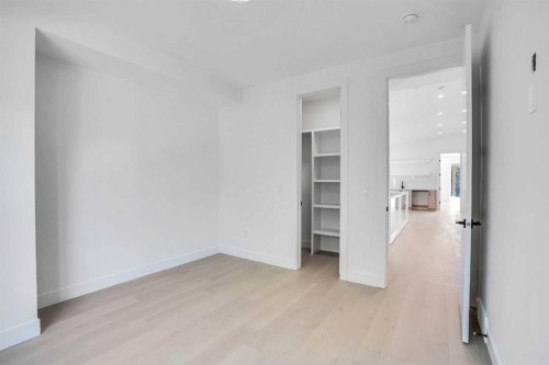 602 25 Avenue, Calgary, AB - Indoor Photo Showing Other Room