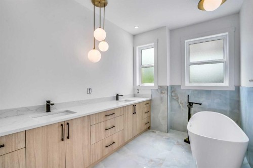 602 25 Avenue, Calgary, AB - Indoor Photo Showing Bathroom