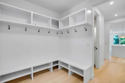 602 25 Avenue, Calgary, AB - Indoor