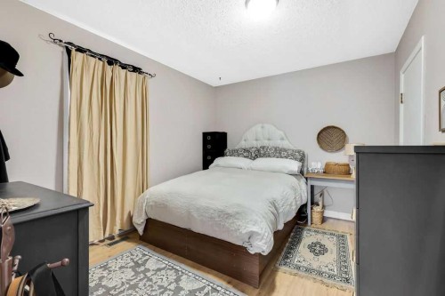 411 Mountain View Place, Longview, AB - Indoor Photo Showing Bedroom