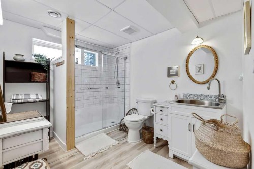 411 Mountain View Place, Longview, AB - Indoor Photo Showing Bathroom