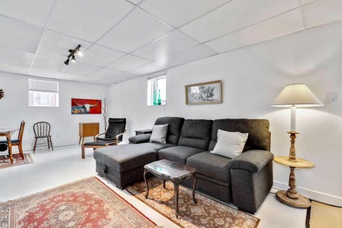 411 Mountain View Place, Longview, AB - Indoor Photo Showing Living Room