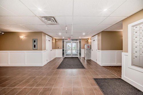 111-1005B Westmount Drive, Strathmore, AB - Indoor Photo Showing Other Room