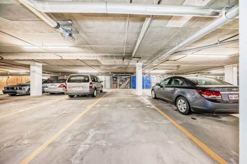 111-1005B Westmount Drive, Strathmore, AB - Indoor Photo Showing Garage