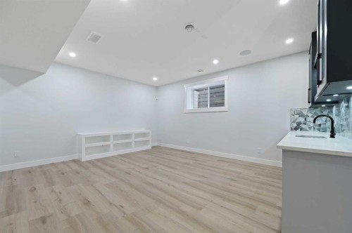 107 Hartford Road Nw, Calgary, AB - Indoor Photo Showing Other Room