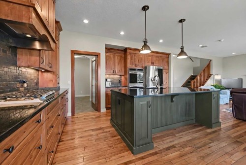 39 Elgin Estates Green Se, Calgary, AB - Indoor Photo Showing Kitchen With Upgraded Kitchen