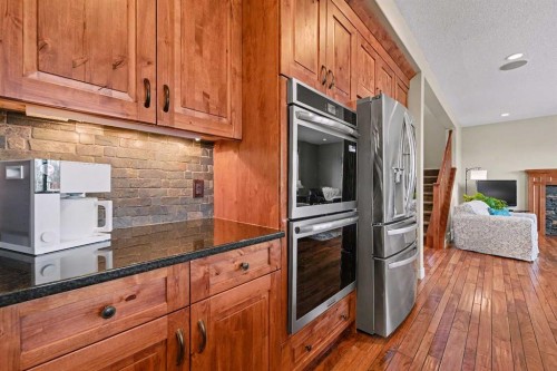 39 Elgin Estates Green Se, Calgary, AB - Indoor Photo Showing Kitchen