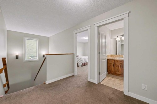 39 Elgin Estates Green Se, Calgary, AB - Indoor Photo Showing Other Room