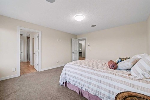 39 Elgin Estates Green Se, Calgary, AB - Indoor Photo Showing Bedroom