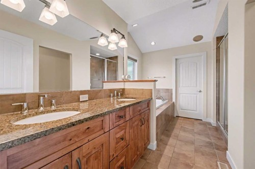 39 Elgin Estates Green Se, Calgary, AB - Indoor Photo Showing Bathroom