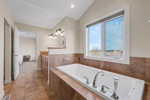 39 Elgin Estates Green Se, Calgary, AB - Indoor Photo Showing Bathroom