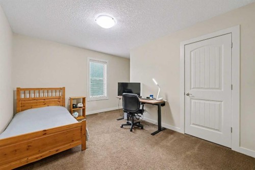 39 Elgin Estates Green Se, Calgary, AB - Indoor Photo Showing Bedroom