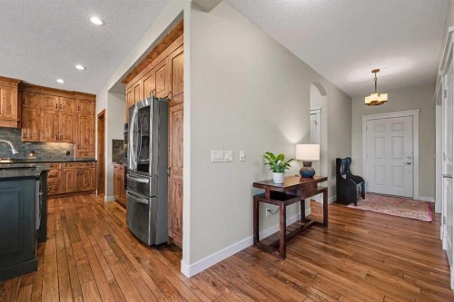 39 Elgin Estates Green Se, Calgary, AB - Indoor Photo Showing Kitchen