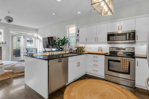 3611 1 Street, Calgary, AB - Indoor Photo Showing Kitchen With Stainless Steel Kitchen With Upgraded Kitchen