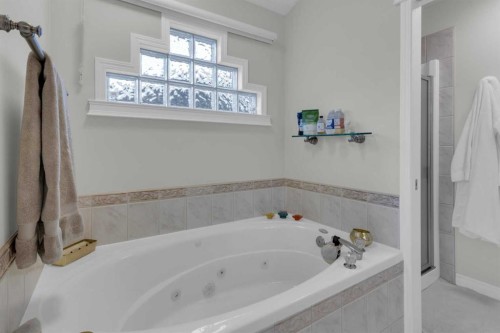 3611 1 Street, Calgary, AB - Indoor Photo Showing Bathroom