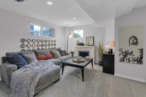 3611 1 Street, Calgary, AB - Indoor Photo Showing Living Room