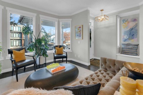 3611 1 Street, Calgary, AB - Indoor Photo Showing Living Room