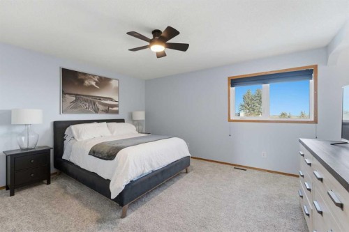 175 Macewan Park Circle Nw, Calgary, AB - Indoor Photo Showing Bedroom