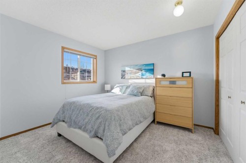 175 Macewan Park Circle Nw, Calgary, AB - Indoor Photo Showing Bedroom