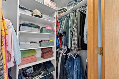 1336 Meadowbrook Drive Se, Airdrie, AB - Indoor With Storage