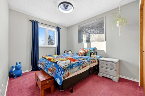 1336 Meadowbrook Drive Se, Airdrie, AB - Indoor Photo Showing Bedroom