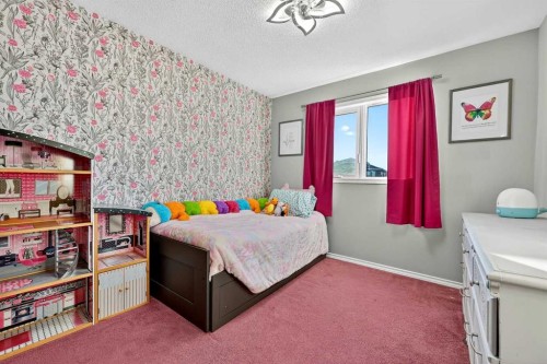 1336 Meadowbrook Drive Se, Airdrie, AB - Indoor Photo Showing Bedroom