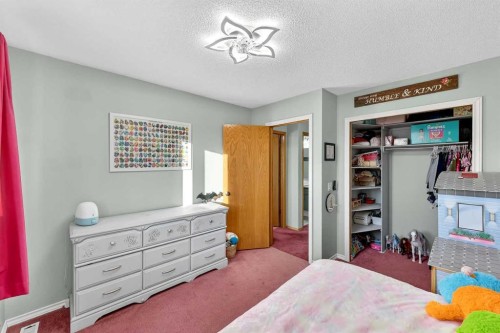 1336 Meadowbrook Drive Se, Airdrie, AB - Indoor Photo Showing Bedroom