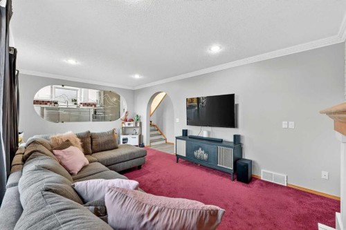 1336 Meadowbrook Drive Se, Airdrie, AB - Indoor Photo Showing Living Room
