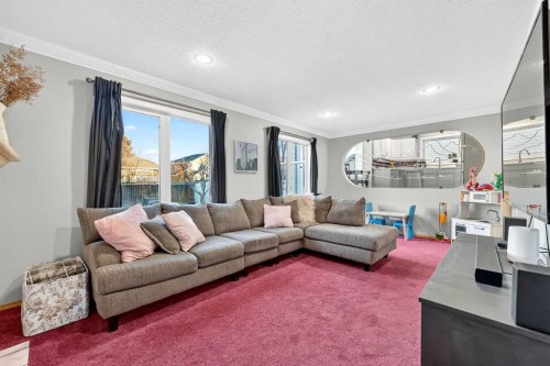 1336 Meadowbrook Drive Se, Airdrie, AB - Indoor Photo Showing Living Room