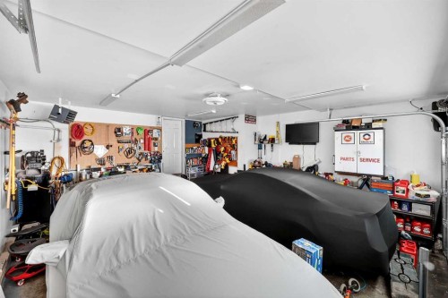 1336 Meadowbrook Drive Se, Airdrie, AB - Indoor Photo Showing Other Room