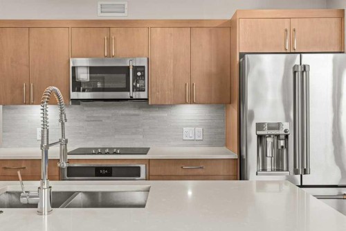 111-810 7Th Street, Canmore, AB - Indoor Photo Showing Kitchen With Upgraded Kitchen