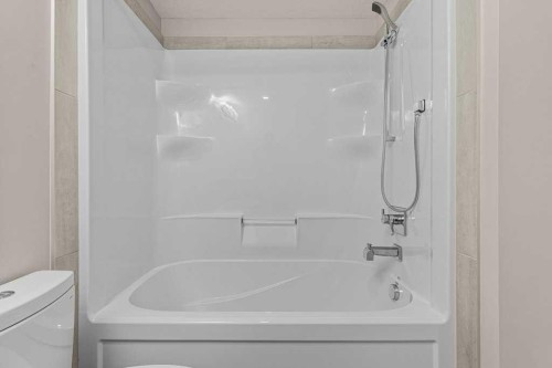 111-810 7Th Street, Canmore, AB - Indoor Photo Showing Bathroom