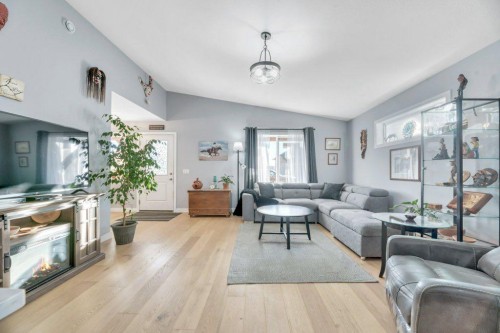 138 Westview Drive, Nanton, AB - Indoor Photo Showing Living Room