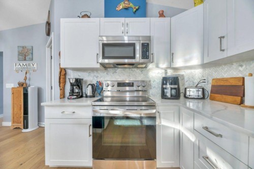 138 Westview Drive, Nanton, AB - Indoor Photo Showing Kitchen