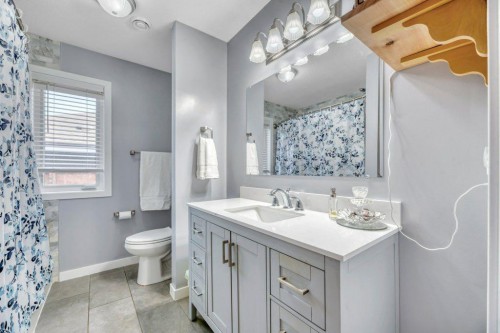 138 Westview Drive, Nanton, AB - Indoor Photo Showing Bathroom