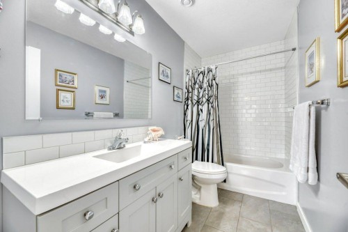 138 Westview Drive, Nanton, AB - Indoor Photo Showing Bathroom