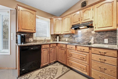 1208 Sunvista Way Se, Calgary, AB - Indoor Photo Showing Kitchen