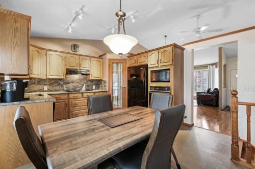 1208 Sunvista Way Se, Calgary, AB - Indoor