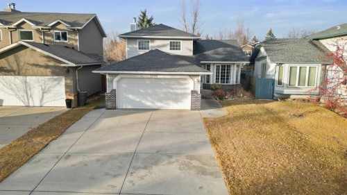 1208 Sunvista Way Se, Calgary, AB - Outdoor With Facade
