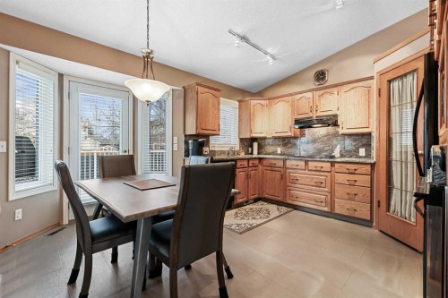 1208 Sunvista Way Se, Calgary, AB - Indoor