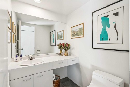 914 7A Street Nw, Calgary, AB - Indoor Photo Showing Bathroom