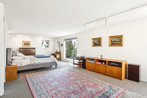 914 7A Street Nw, Calgary, AB - Indoor Photo Showing Bedroom