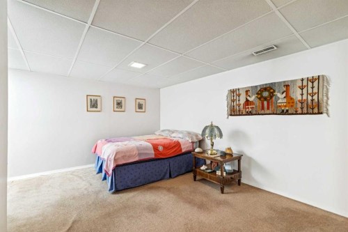 914 7A Street Nw, Calgary, AB - Indoor Photo Showing Bedroom