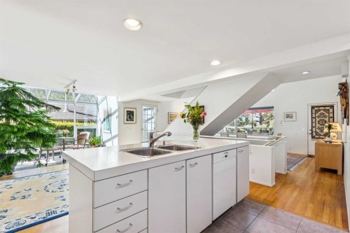 914 7A Street Nw, Calgary, AB - Indoor Photo Showing Kitchen With Double Sink