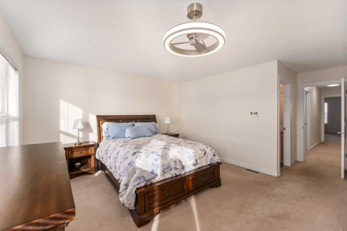 38 Evansbrooke Manor Nw, Calgary, AB - Indoor Photo Showing Bedroom