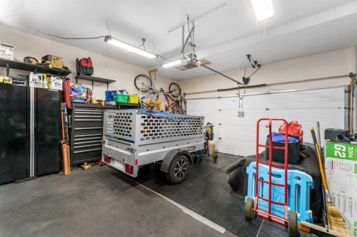 38 Evansbrooke Manor Nw, Calgary, AB - Indoor Photo Showing Garage
