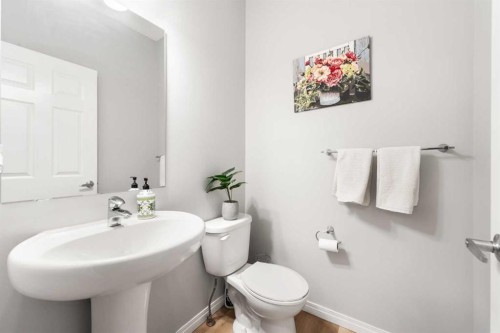 13 Walcrest Way Se, Calgary, AB - Indoor Photo Showing Bathroom